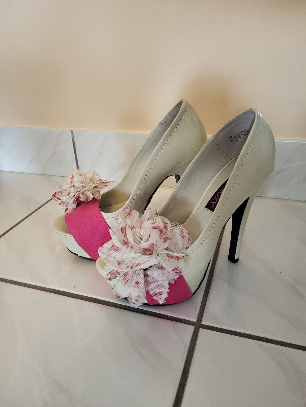 Mojo Moxy Bone and Pink Leather Upper Heels